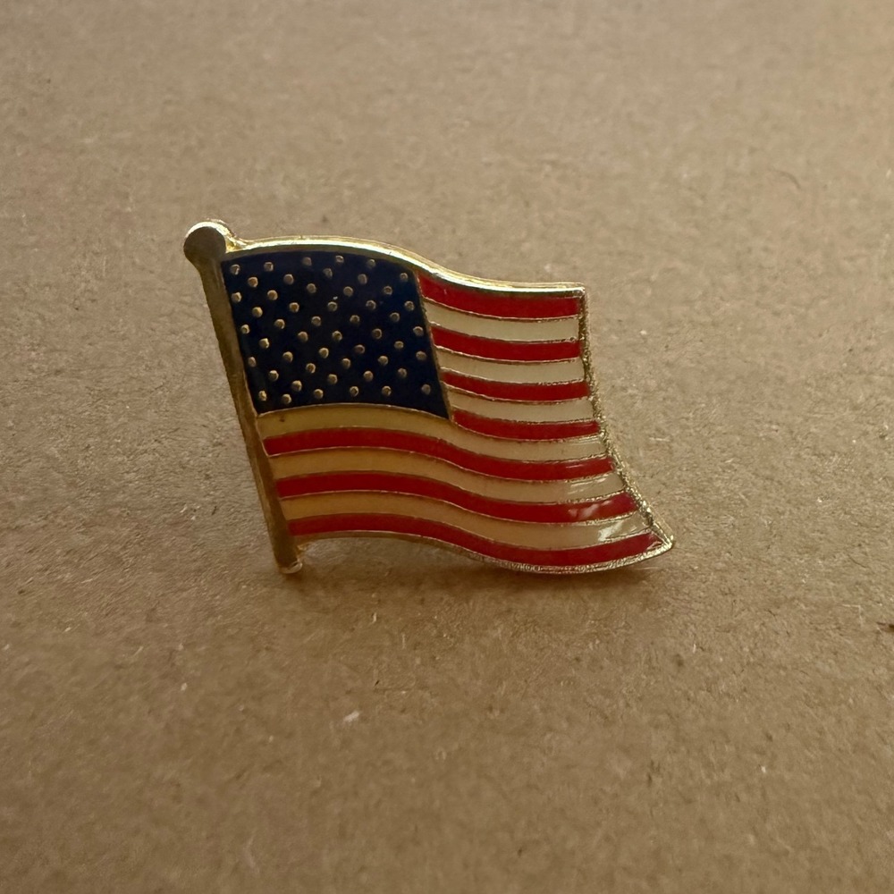 American Flag Lapel Pin Patriotic USA Waving Flag Enamel Gold Tone Hat Tie Tack